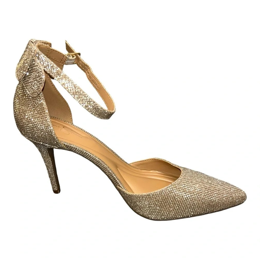 Jessica Simpson Whispie Pump heels In Gold. Brand new size 9.5 M